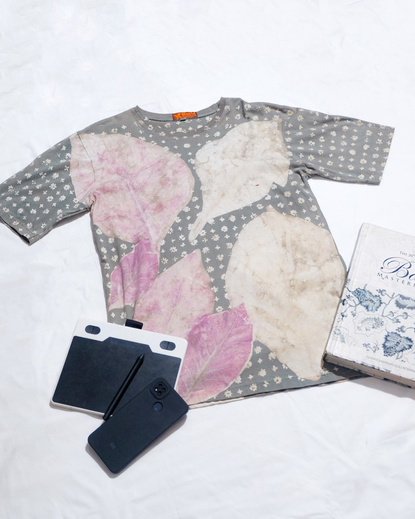 Kaos Ecoprint batik pastel sage